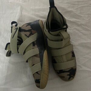 -Nike Lebron James Soldier XI CAMO Sneakers